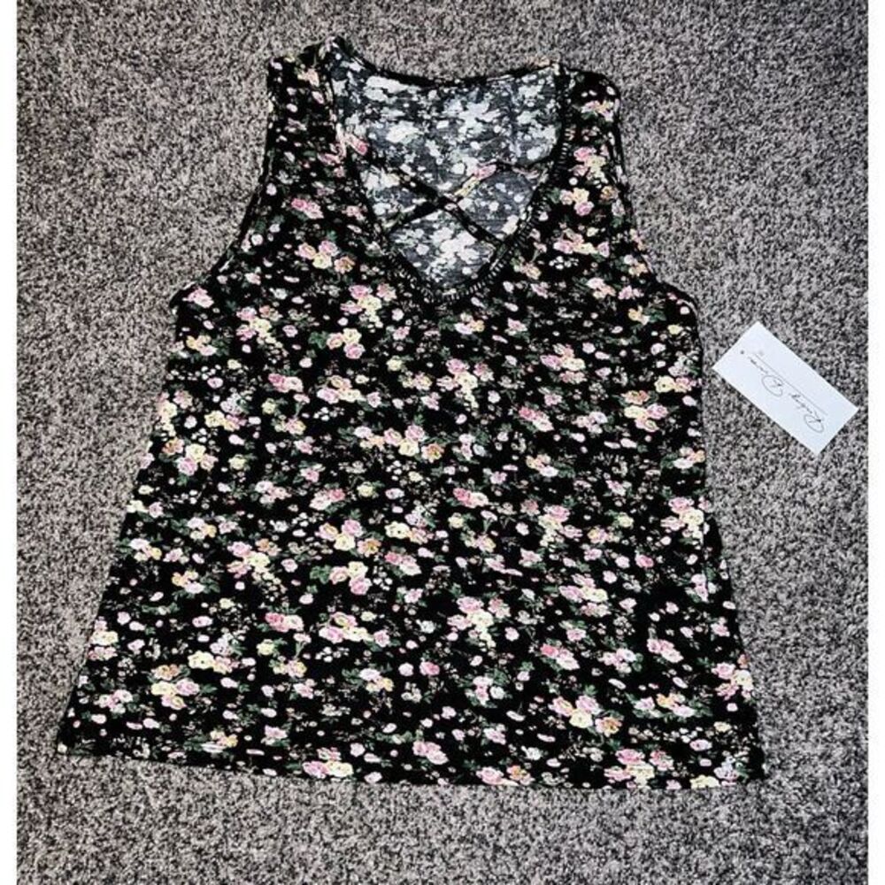 NWT Ruby Diva Women's Black with pink flowers‎ tank top size medium